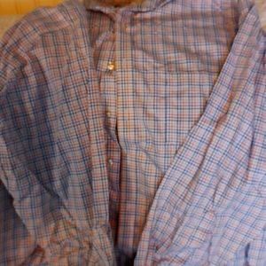 Vanheusen signature Non Iron. Size 19. Like new just needs to be pressed 😊